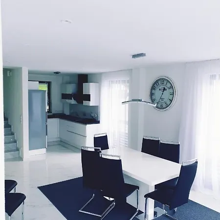 Gaestehaus Am Riedweg جارمش بارتنكيرشن